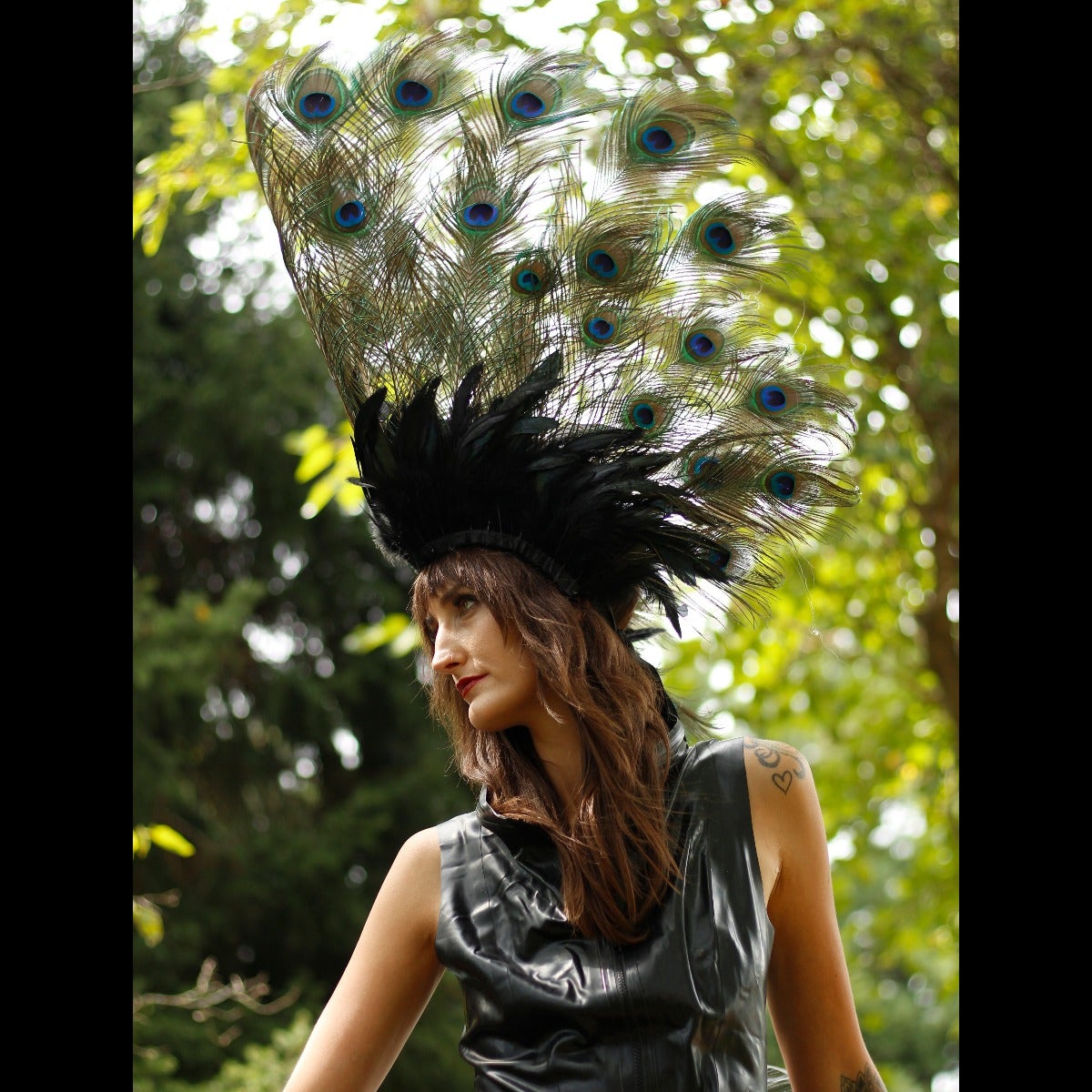 Majestic Peacock Feather Collar Headdress - Natural With Black