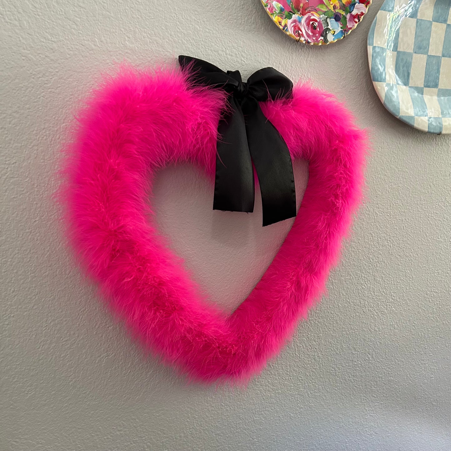 Decorative Pink Heart Shaped Feather Wreath Wall Art