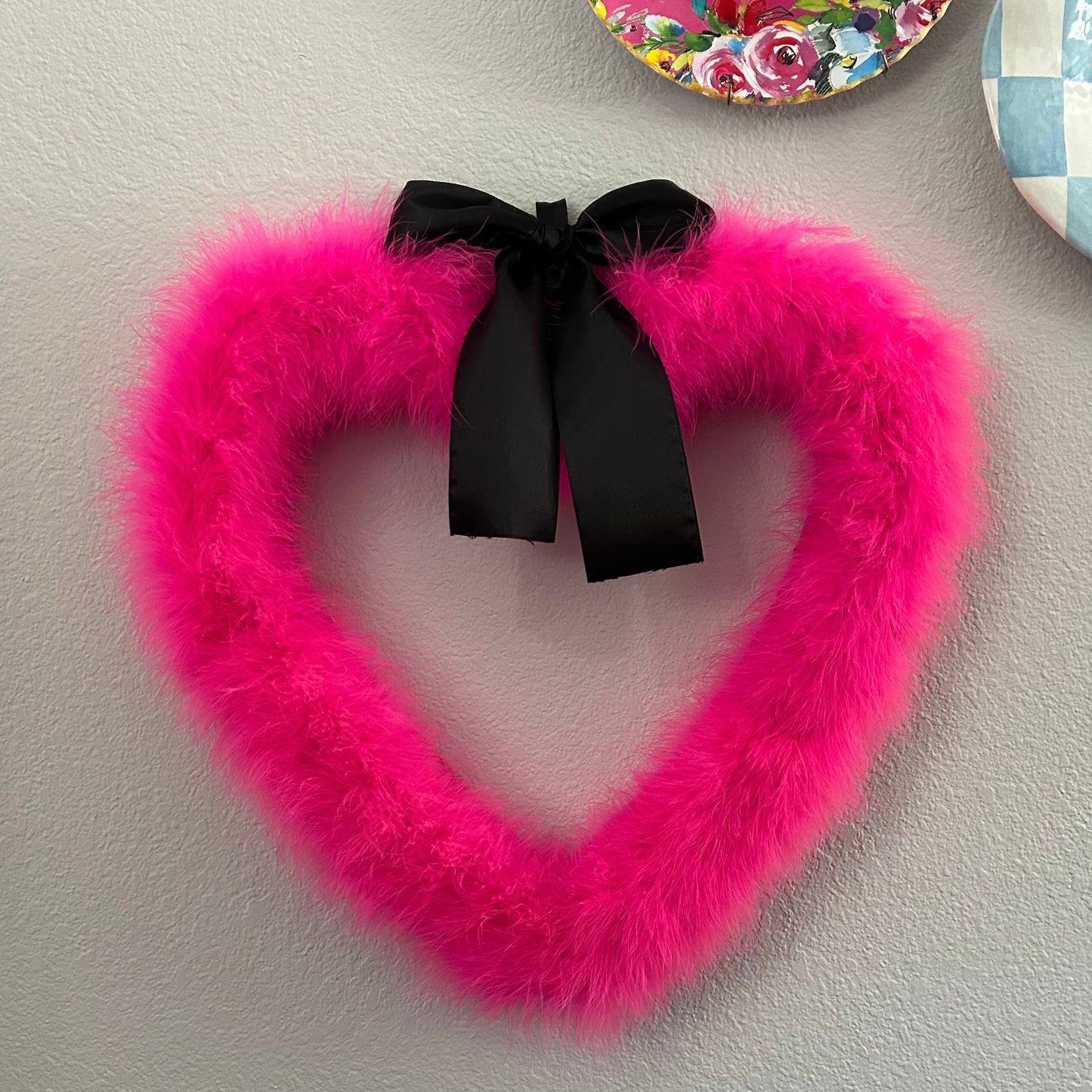 Decorative Pink Heart Shaped Feather Wreath Wall Art